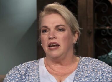 Janelle Brown Hints She’s Finally Leaving Sister Wives After 20 Seasons