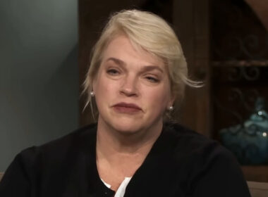 Janelle Brown Hints She’s Leaving Sister Wives After 20 Seasons With Cryptic Message