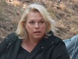 Sister Wives: Janelle Brown's Family Porch Photo Has Fans Thinking of Robyn's "Porch Dream"